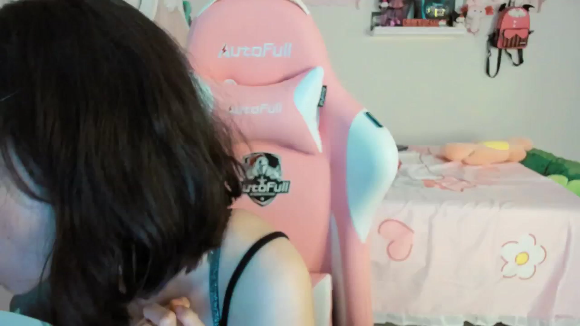Gallery image thumbnail from Cherrycute666's myfreecams stream on, 06/14/2025, 24:09 image 16 of 20