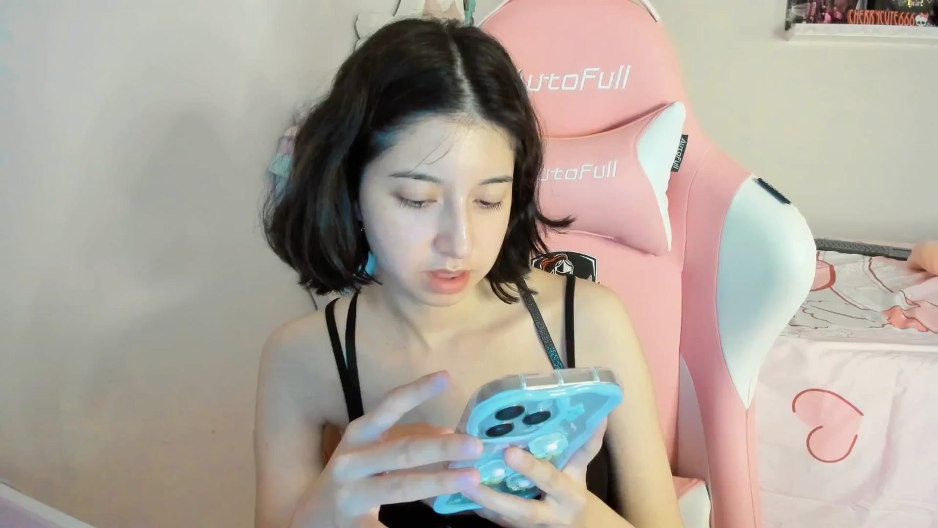 Gallery image thumbnail from Cherrycute666's myfreecams stream on, 06/14/2025, 01:19 image 12 of 20