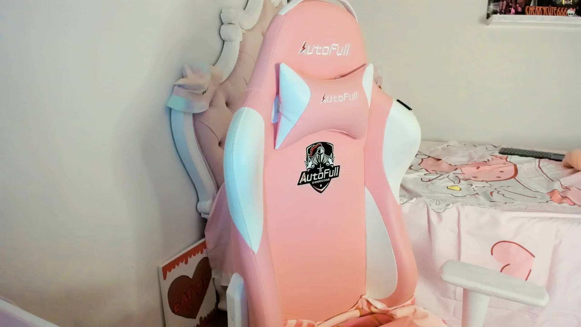 Gallery image thumbnail from Cherrycute666's myfreecams stream on, 06/14/2025, 01:19 image 16 of 20