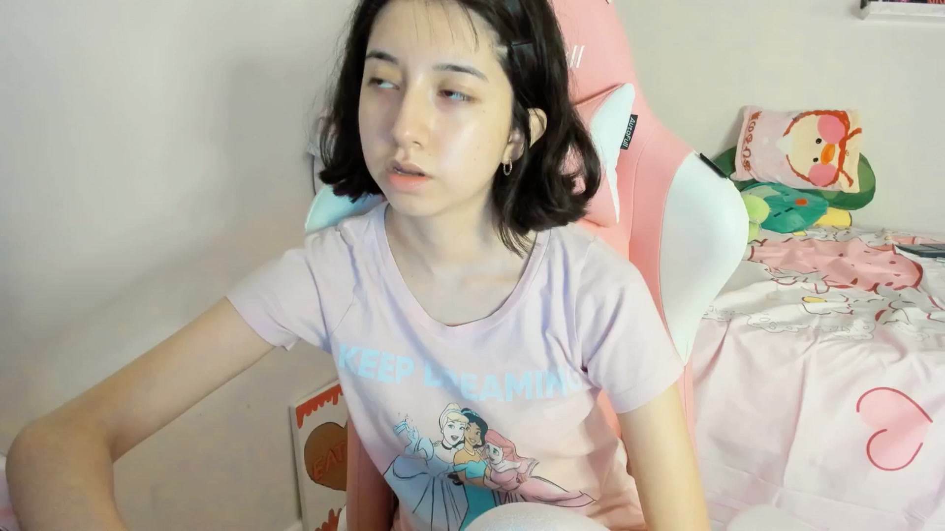 Gallery image thumbnail from Cherrycute666's myfreecams stream on, 06/14/2025, 06:27 image 14 of 20
