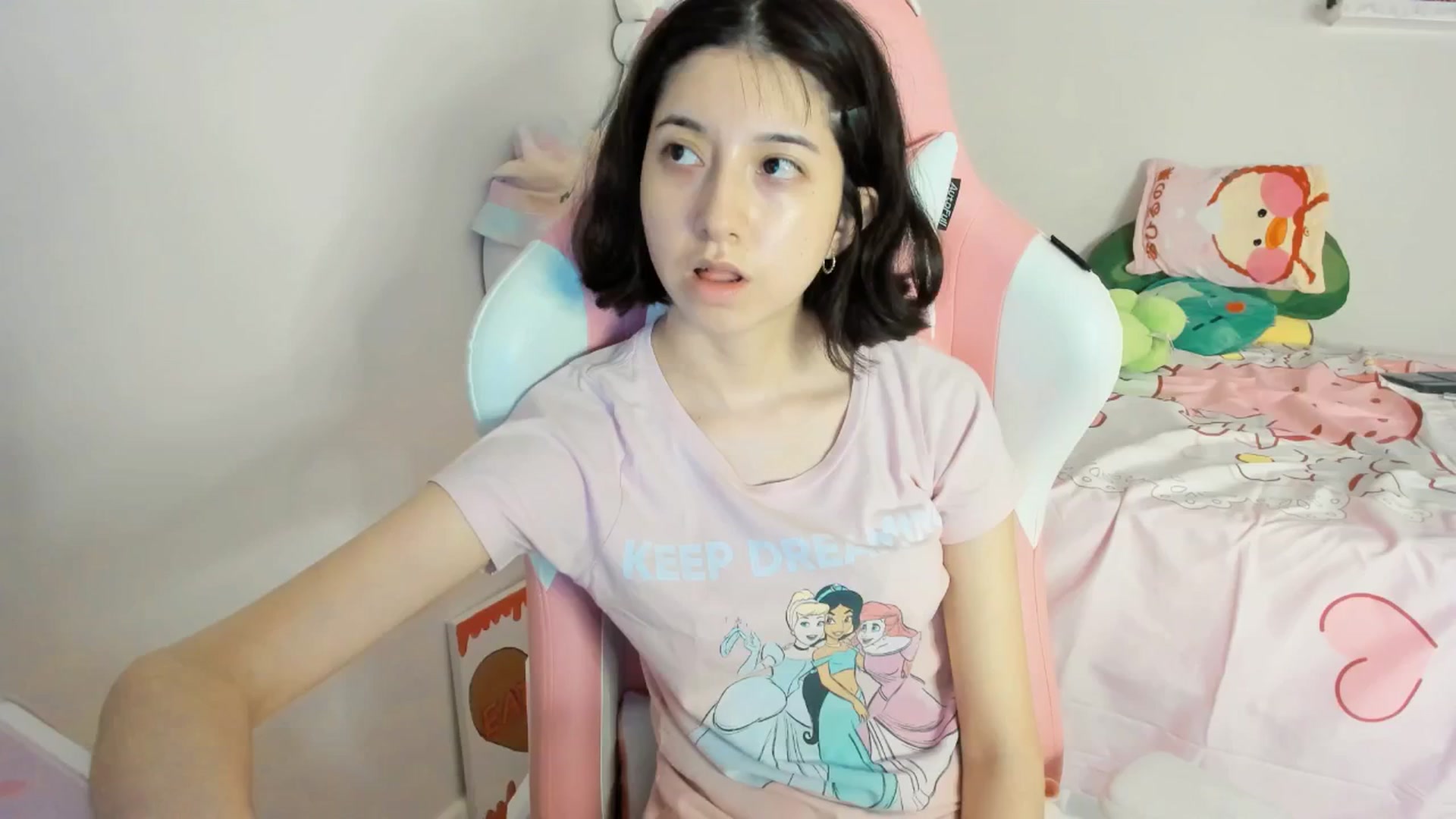 Gallery image thumbnail from Cherrycute666's myfreecams stream on, 06/14/2025, 06:27 image 17 of 20