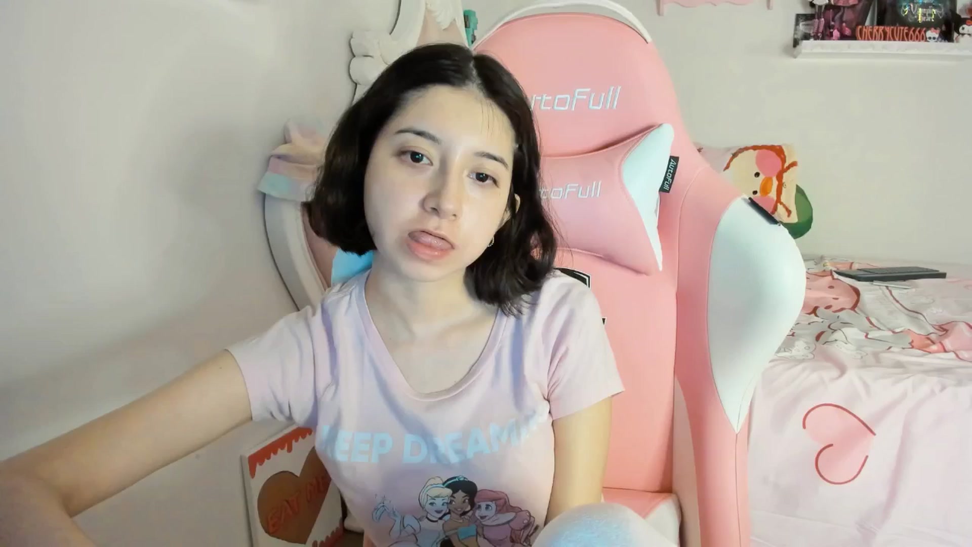 Gallery image thumbnail from Cherrycute666's myfreecams stream on, 06/14/2025, 06:27 image 12 of 20