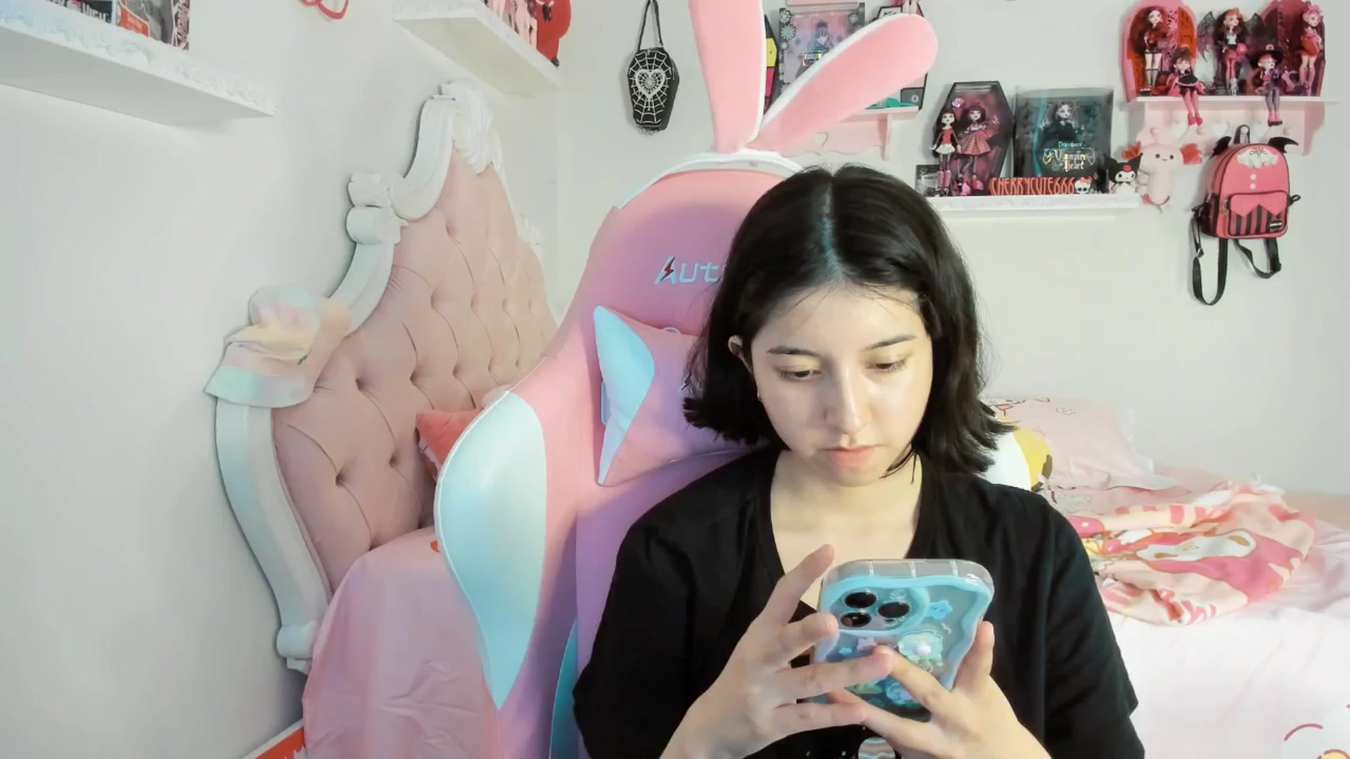 Gallery image thumbnail from Cherrycute666's myfreecams stream on, 06/16/2025, 04:21 image 4 of 20