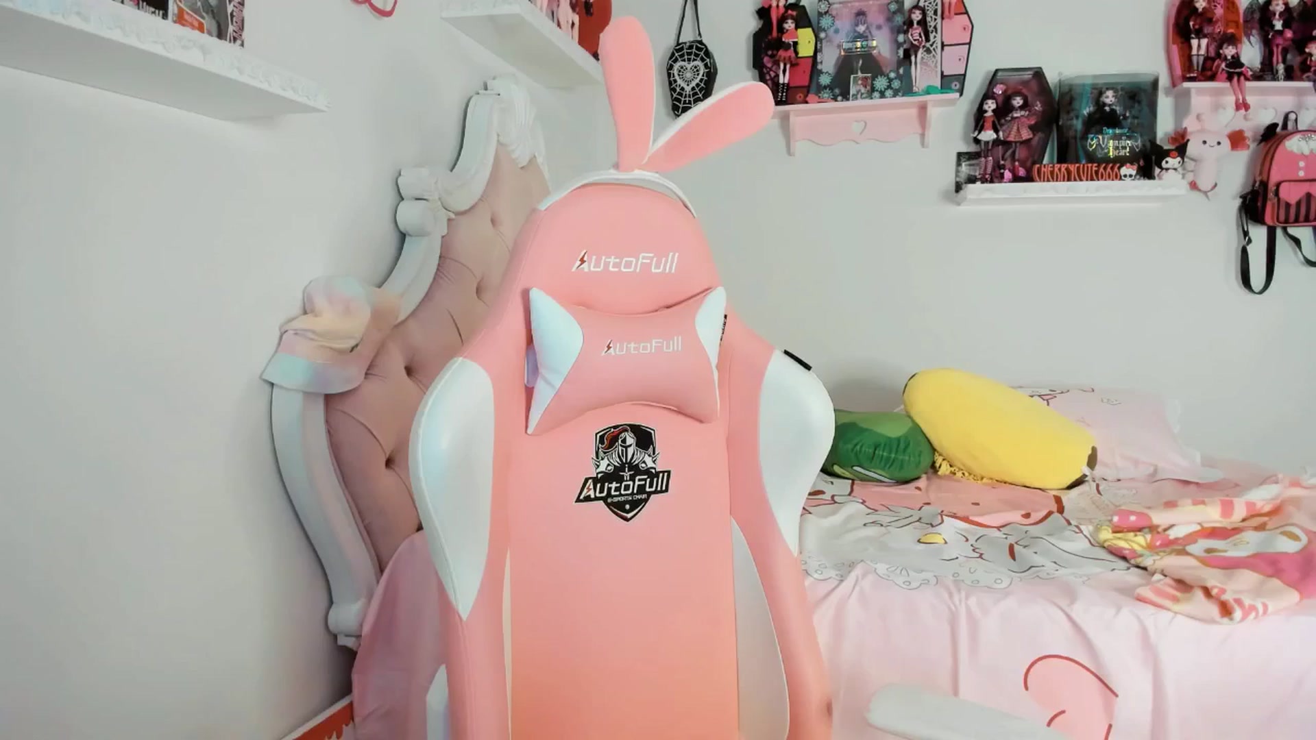 Gallery image thumbnail from Cherrycute666's myfreecams stream on, 06/16/2025, 04:21 image 5 of 20