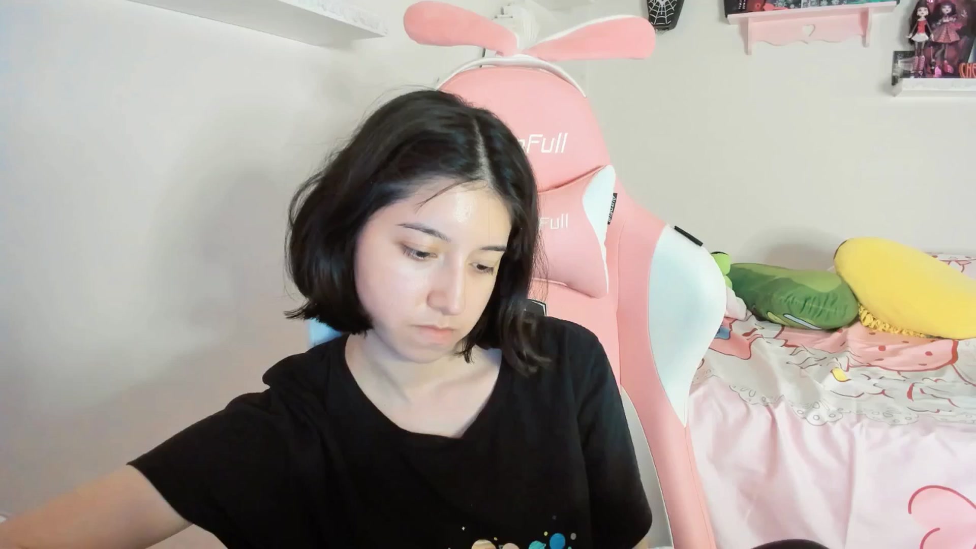 Gallery image thumbnail from Cherrycute666's myfreecams stream on, 06/16/2025, 04:21 image 17 of 20