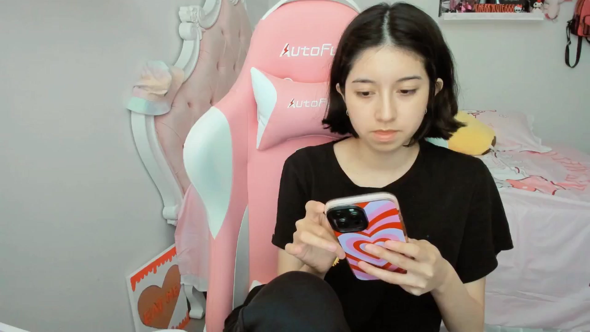Gallery image thumbnail from Cherrycute666's myfreecams stream on, 06/16/2025, 04:21 image 1 of 20