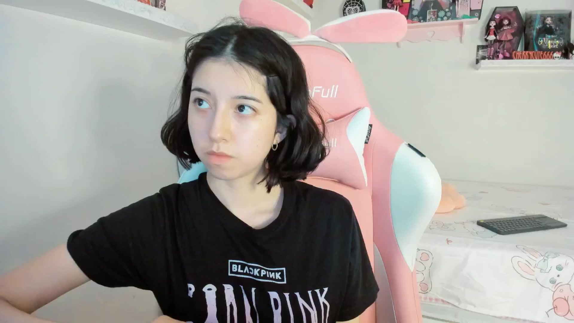 Gallery image thumbnail from Cherrycute666's myfreecams stream on, 06/18/2025, 01:15 image 11 of 20