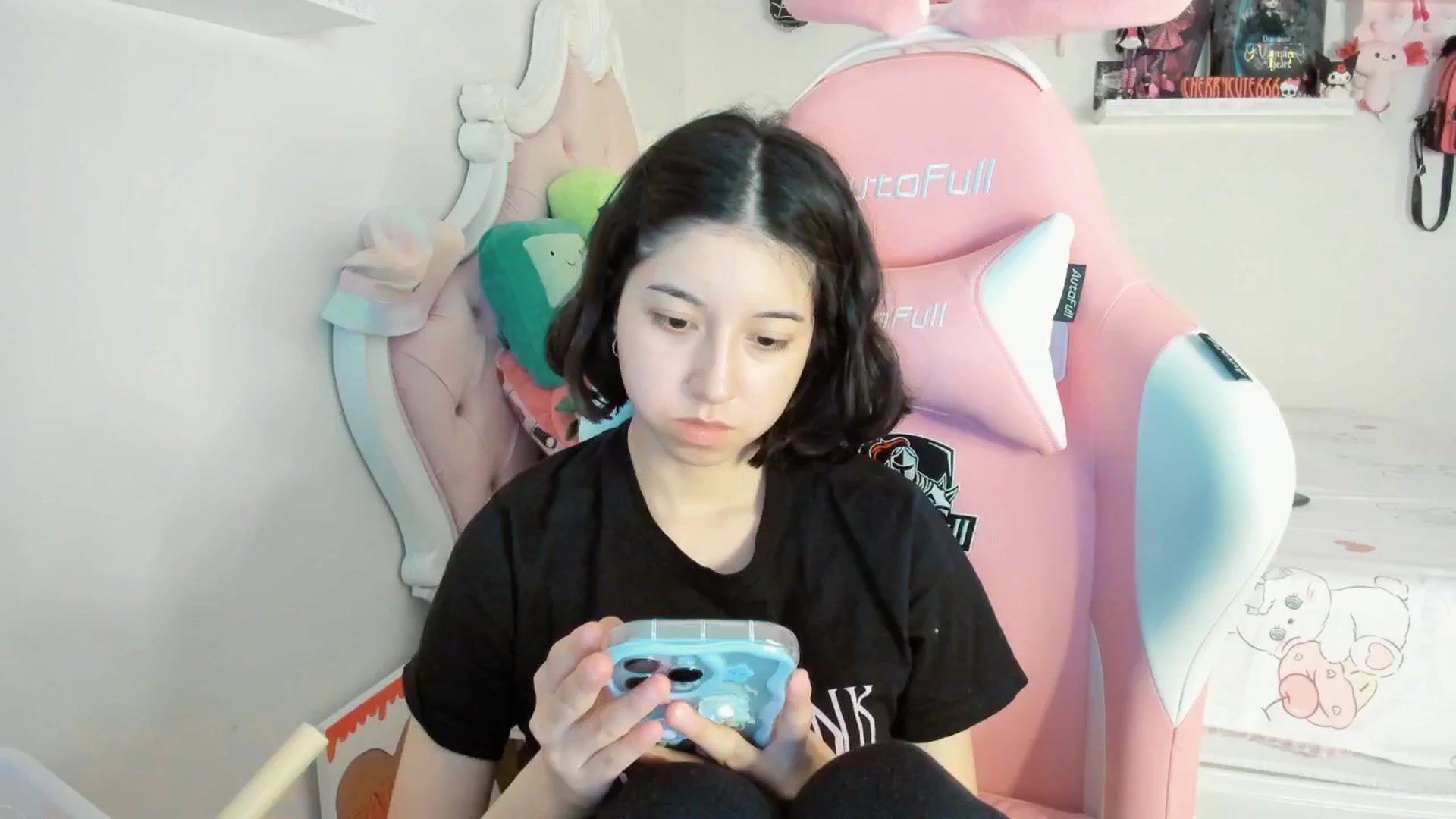 Gallery image thumbnail from Cherrycute666's myfreecams stream on, 06/18/2025, 01:15 image 2 of 20