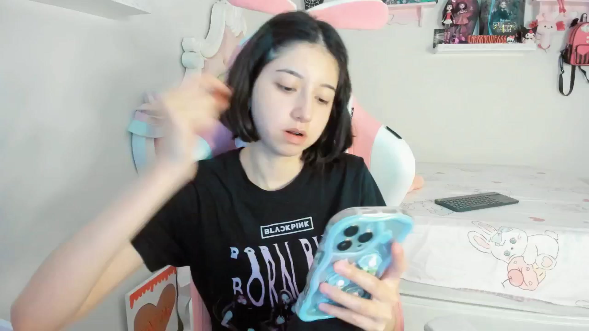Gallery image thumbnail from Cherrycute666's myfreecams stream on, 06/18/2025, 01:15 image 6 of 20