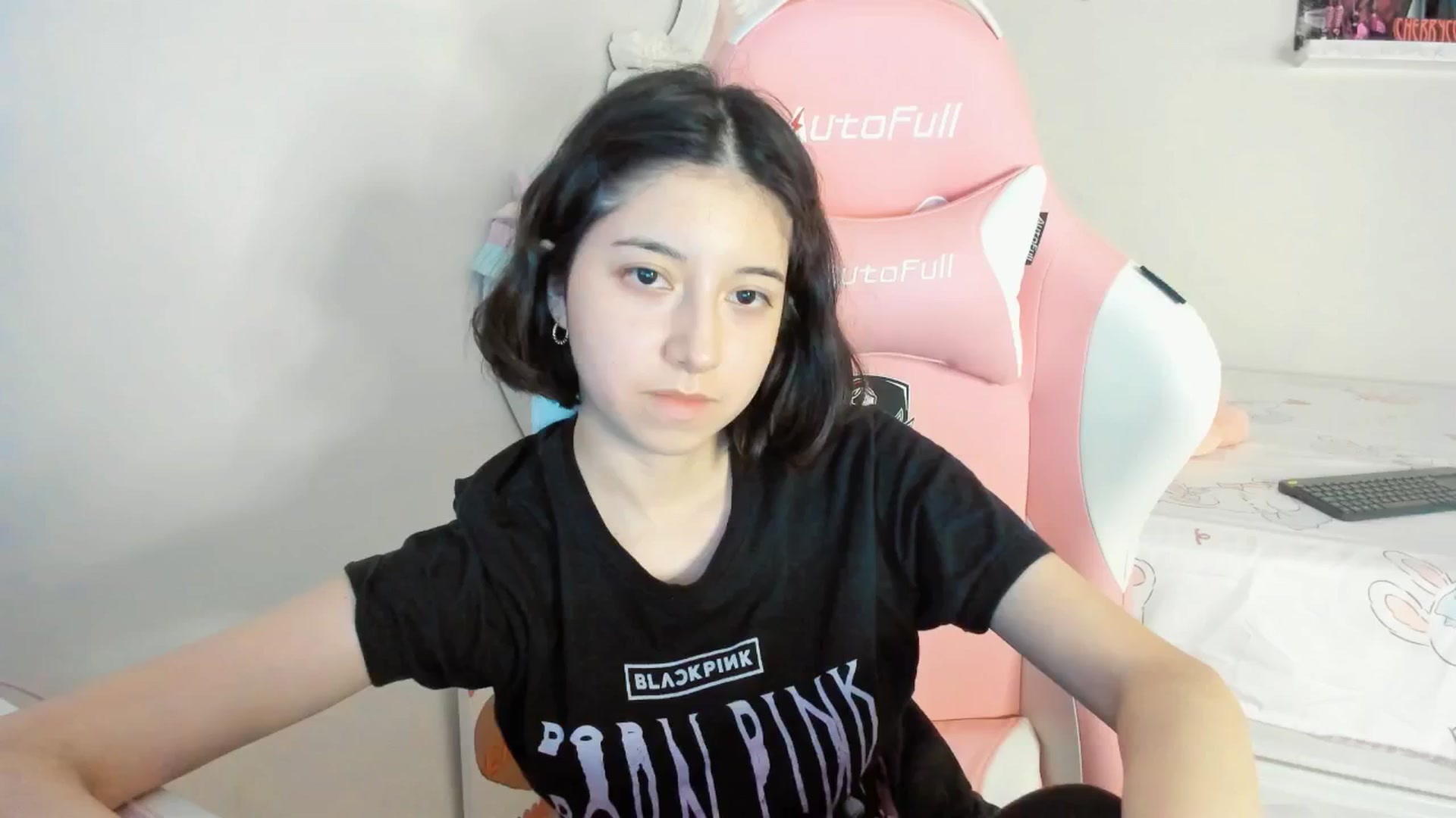 Gallery image thumbnail from Cherrycute666's myfreecams stream on, 06/18/2025, 01:15 image 16 of 20