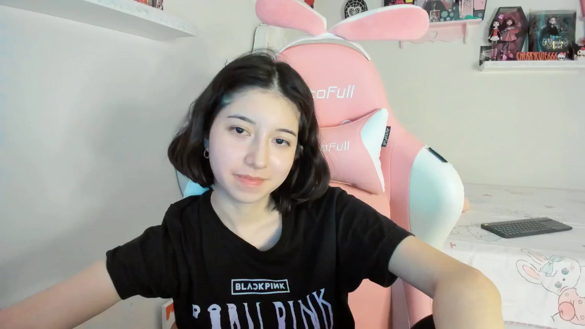 Gallery image thumbnail from Cherrycute666's myfreecams stream on, 06/18/2025, 01:15 image 12 of 20