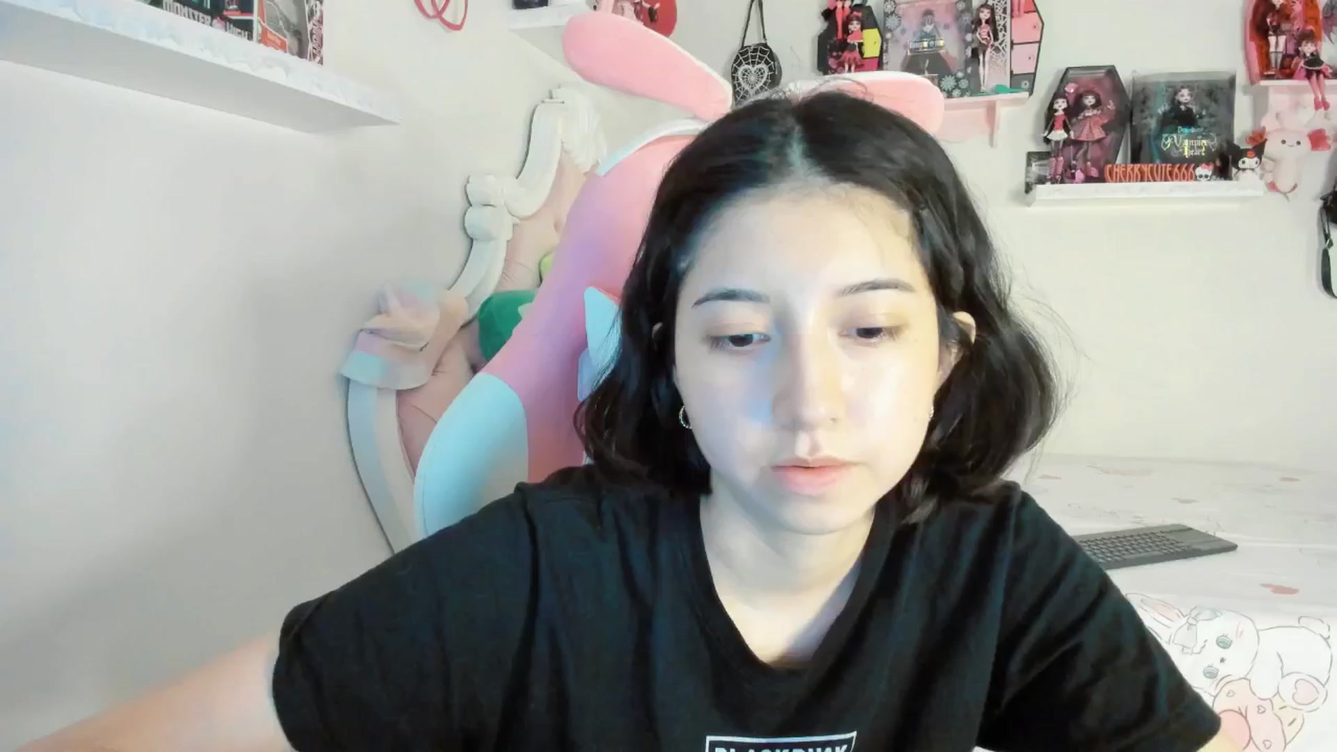 Gallery image thumbnail from Cherrycute666's myfreecams stream on, 06/18/2025, 01:15 image 15 of 20