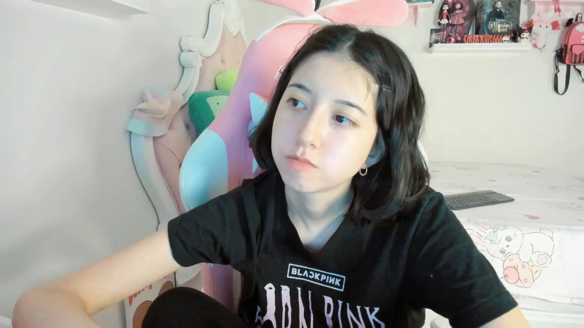 Gallery image thumbnail from Cherrycute666's myfreecams stream on, 06/18/2025, 01:15 image 4 of 20