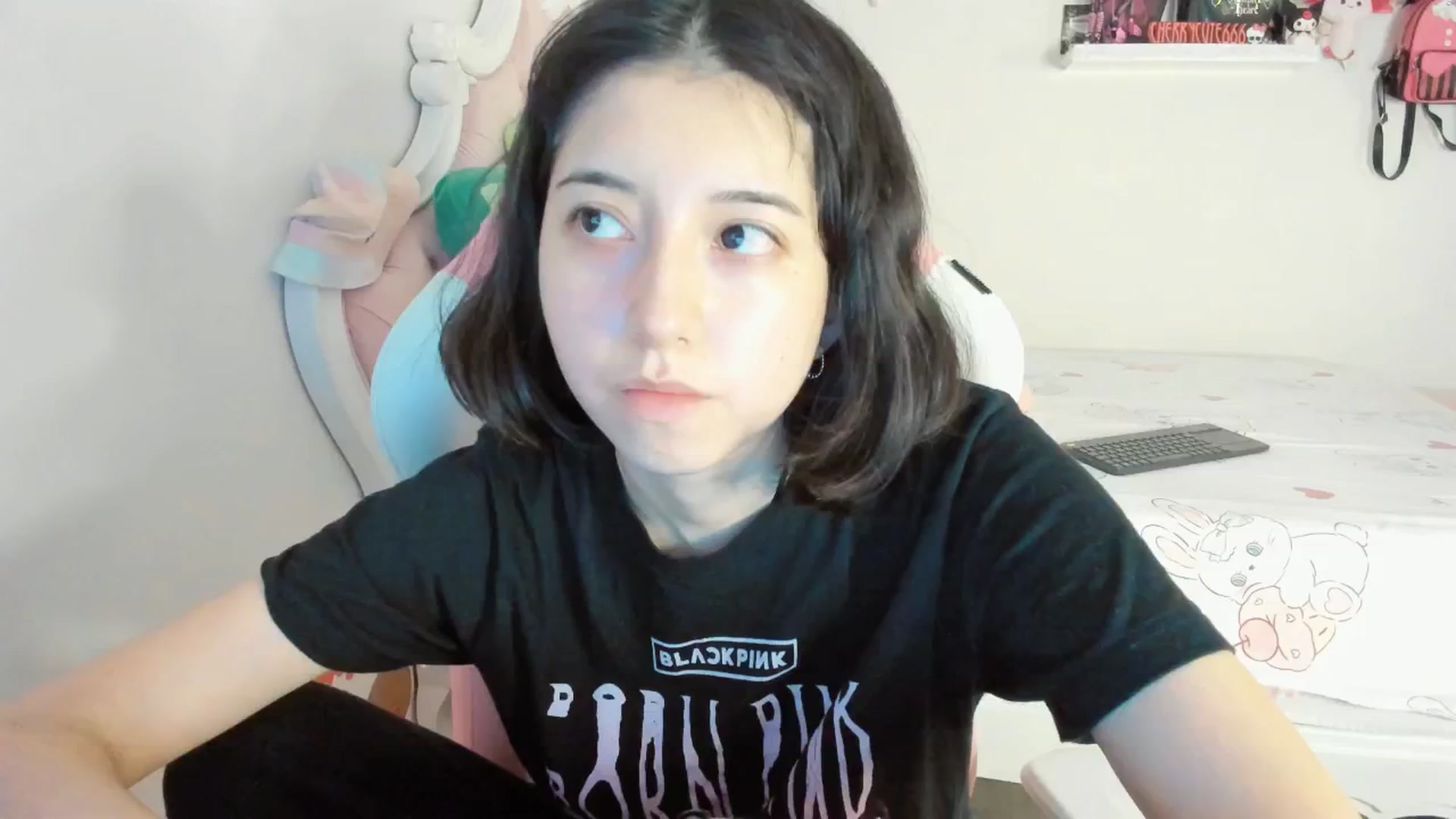 Gallery image thumbnail from Cherrycute666's myfreecams stream on, 06/18/2025, 01:15 image 18 of 20