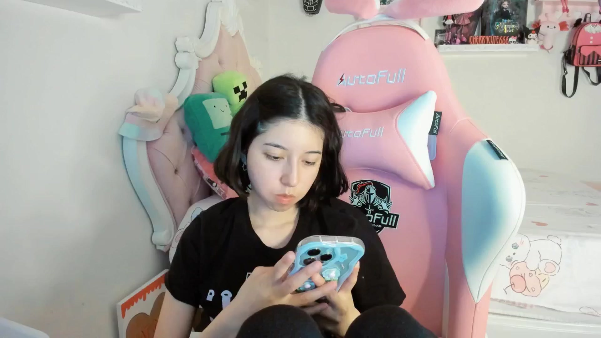 Gallery image thumbnail from Cherrycute666's myfreecams stream on, 06/18/2025, 01:15 image 3 of 20