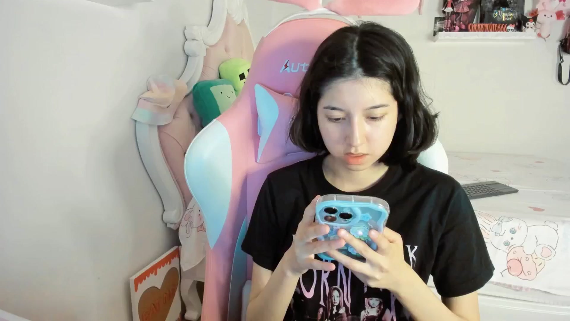 Gallery image thumbnail from Cherrycute666's myfreecams stream on, 06/18/2025, 03:10 image 16 of 20