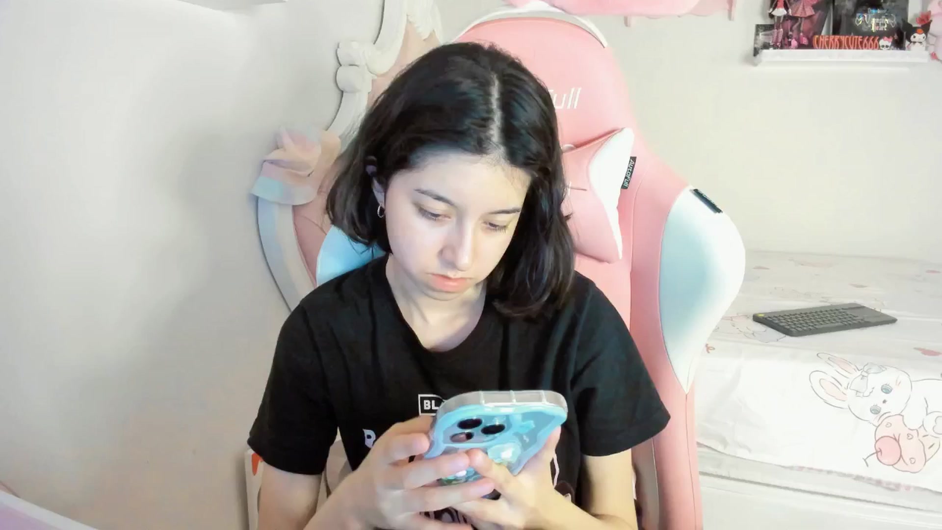 Gallery image thumbnail from Cherrycute666's myfreecams stream on, 06/18/2025, 03:10 image 9 of 20