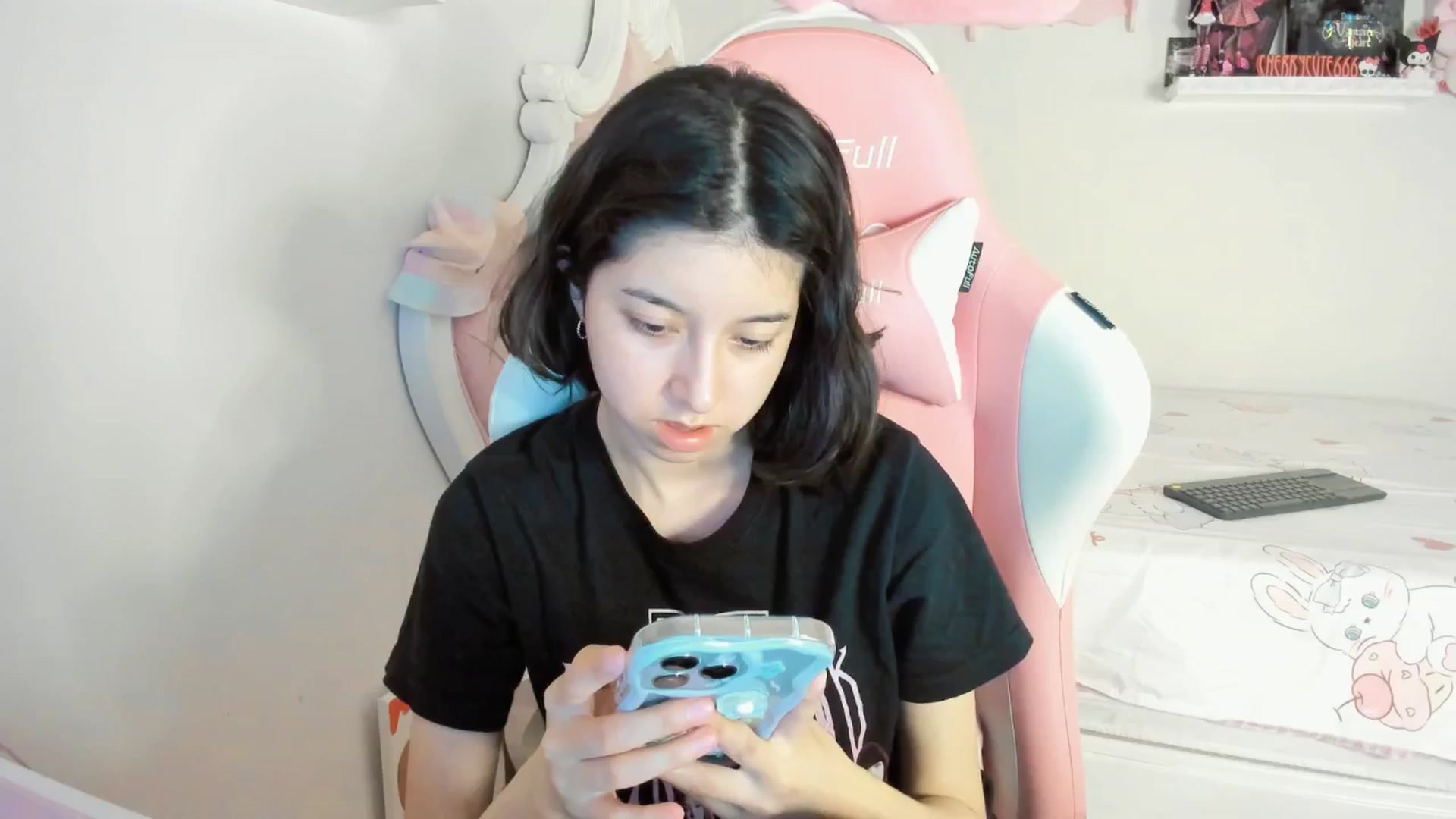 Gallery image thumbnail from Cherrycute666's myfreecams stream on, 06/18/2025, 03:10 image 10 of 20