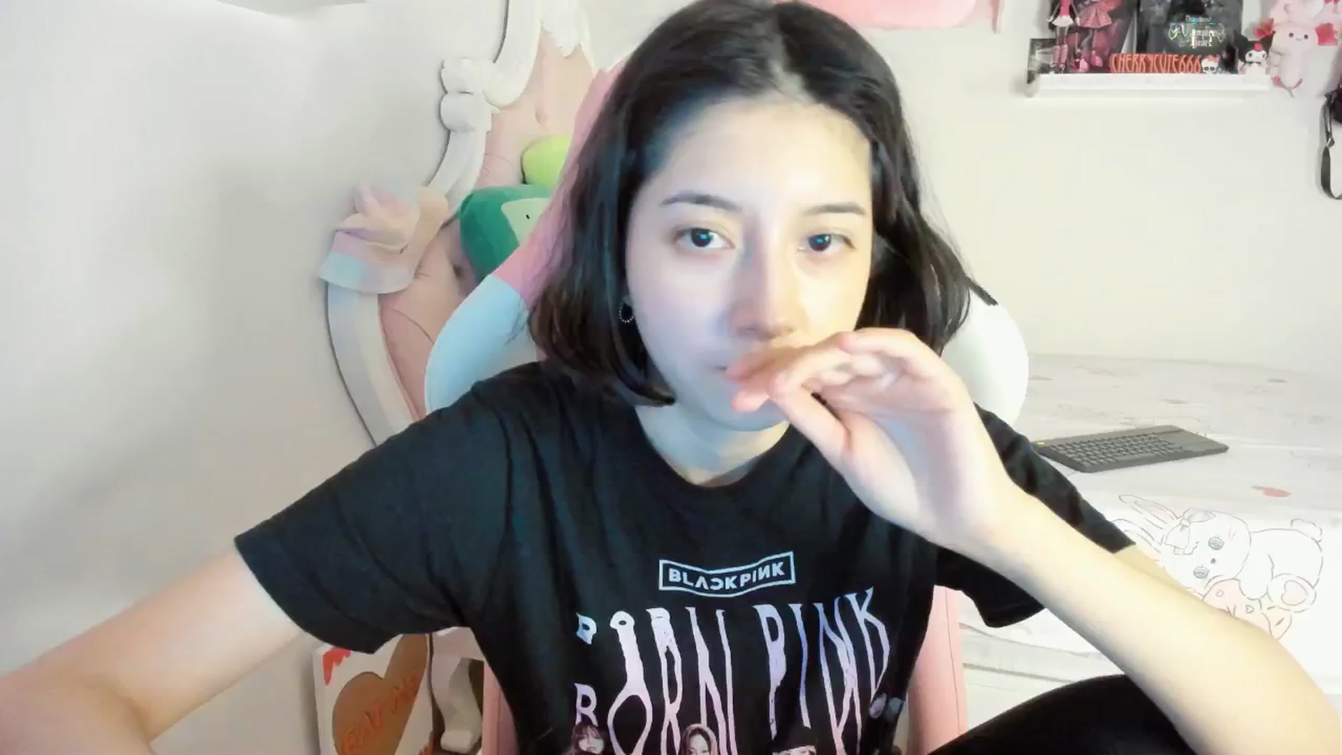 Gallery image thumbnail from Cherrycute666's myfreecams stream on, 06/18/2025, 03:10 image 3 of 20