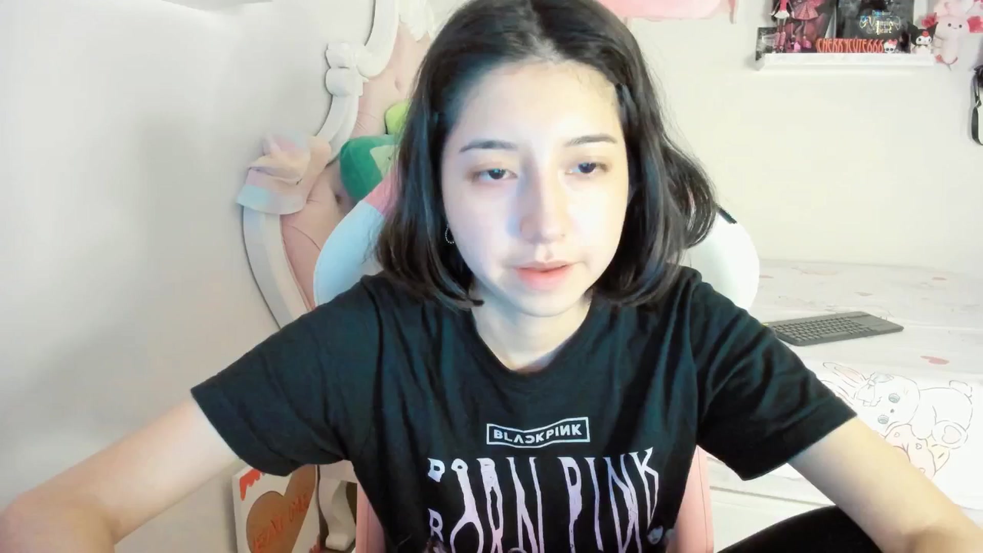 Gallery image thumbnail from Cherrycute666's myfreecams stream on, 06/18/2025, 03:10 image 4 of 20