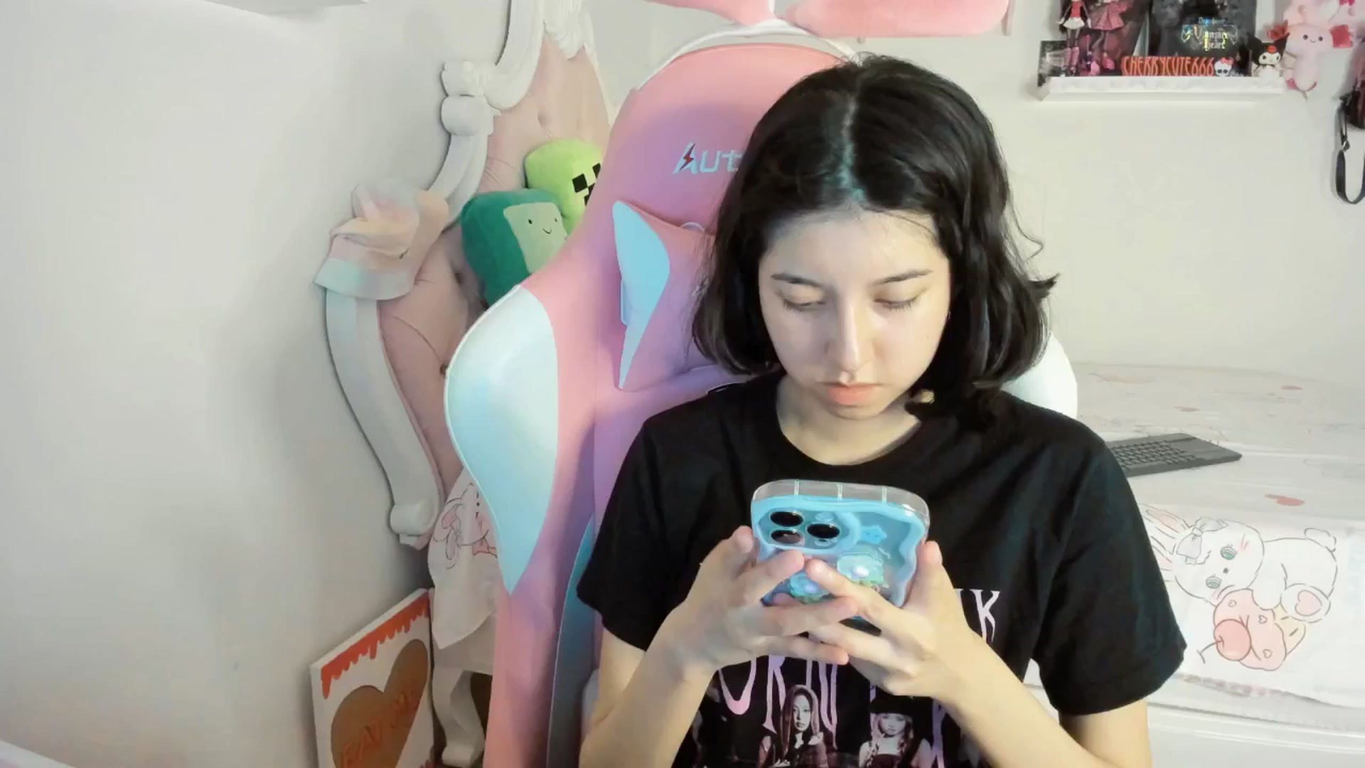 Gallery image thumbnail from Cherrycute666's myfreecams stream on, 06/18/2025, 03:10 image 17 of 20