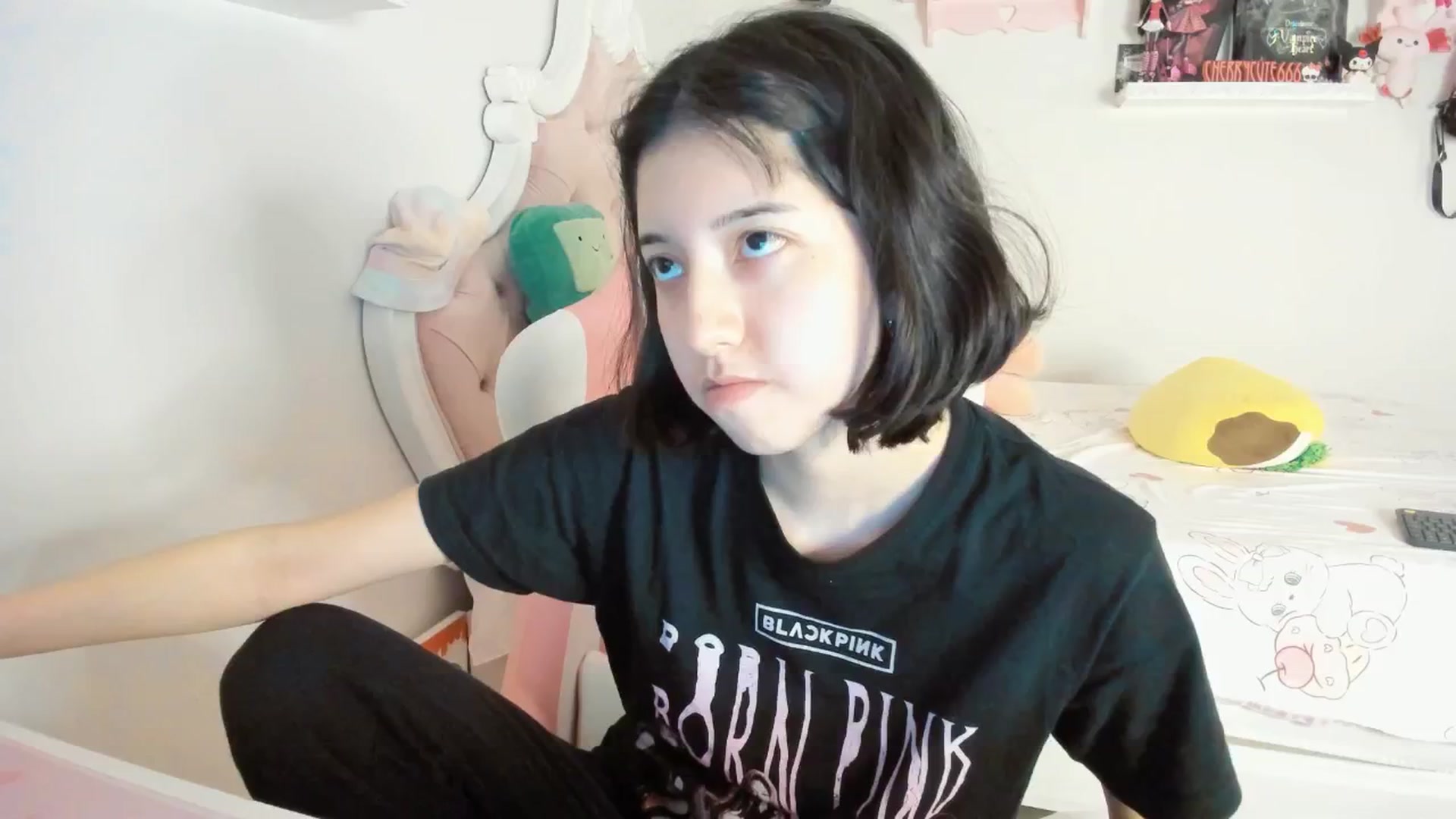 Gallery image thumbnail from Cherrycute666's myfreecams stream on, 06/18/2025, 05:44 image 15 of 20