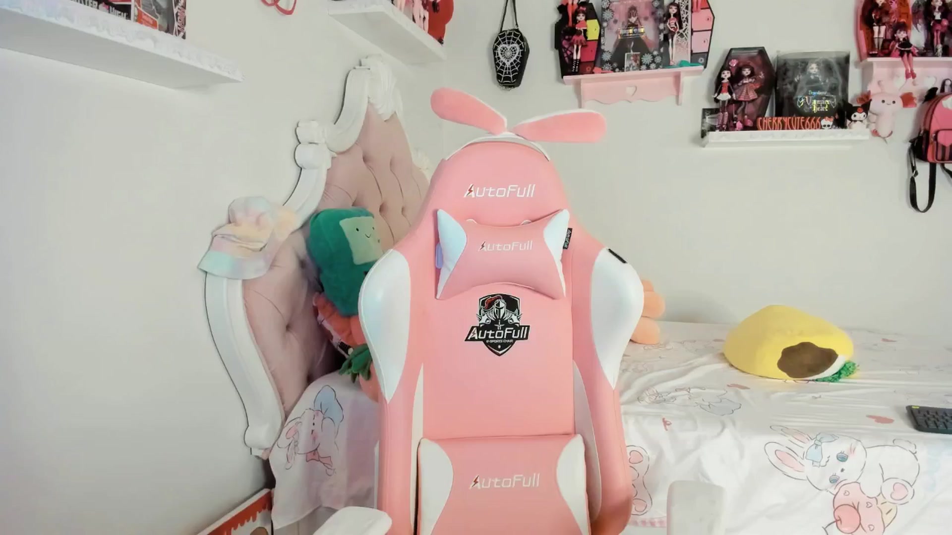 Gallery image thumbnail from Cherrycute666's myfreecams stream on, 06/18/2025, 05:44 image 1 of 20