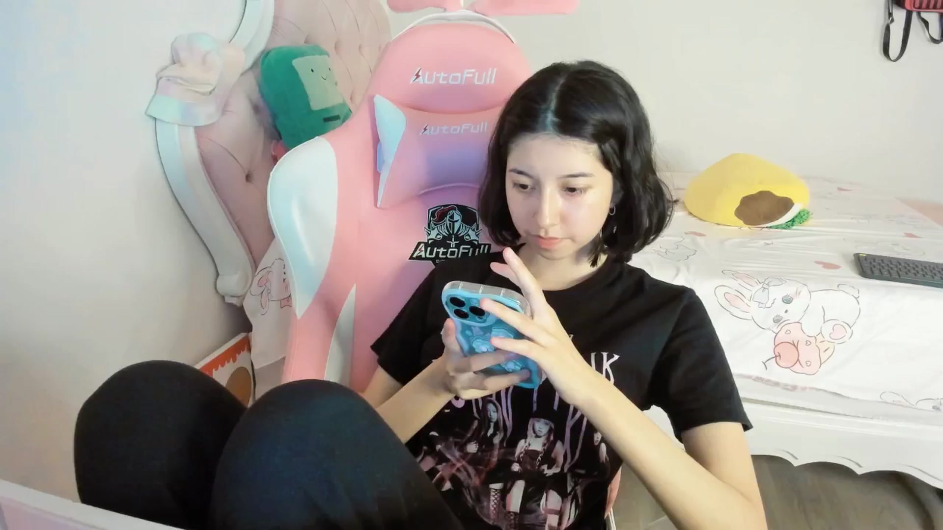 Gallery image thumbnail from Cherrycute666's myfreecams stream on, 06/18/2025, 05:44 image 17 of 20