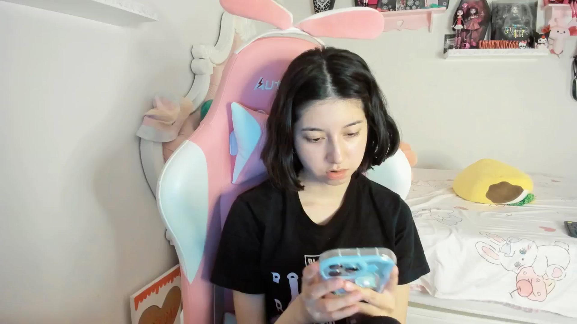 Gallery image thumbnail from Cherrycute666's myfreecams stream on, 06/18/2025, 05:44 image 6 of 20