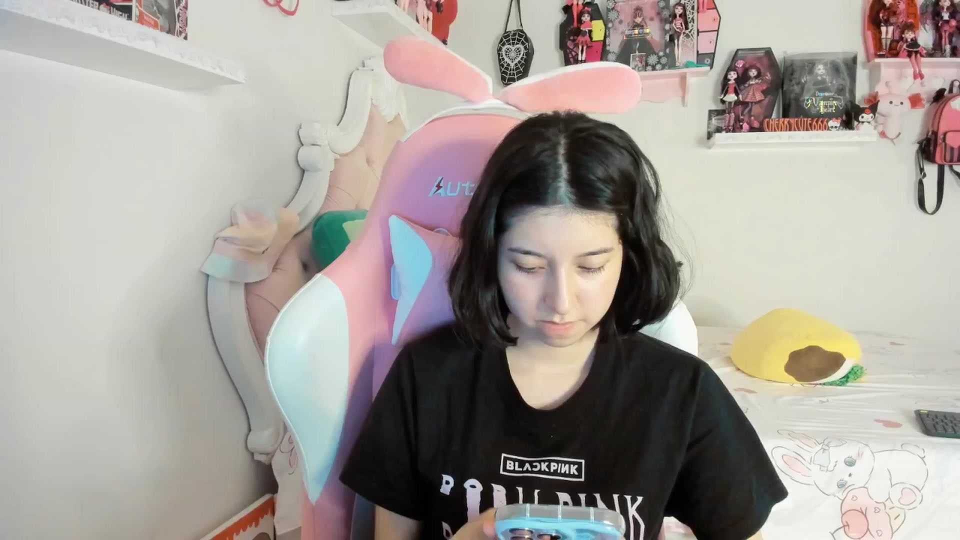 Gallery image thumbnail from Cherrycute666's myfreecams stream on, 06/18/2025, 05:44 image 3 of 20