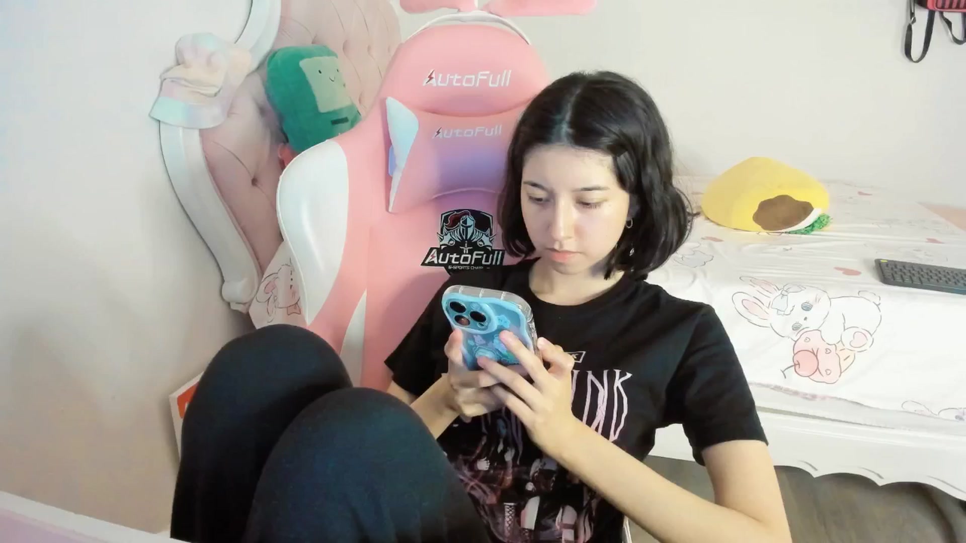 Gallery image thumbnail from Cherrycute666's myfreecams stream on, 06/18/2025, 05:44 image 18 of 20