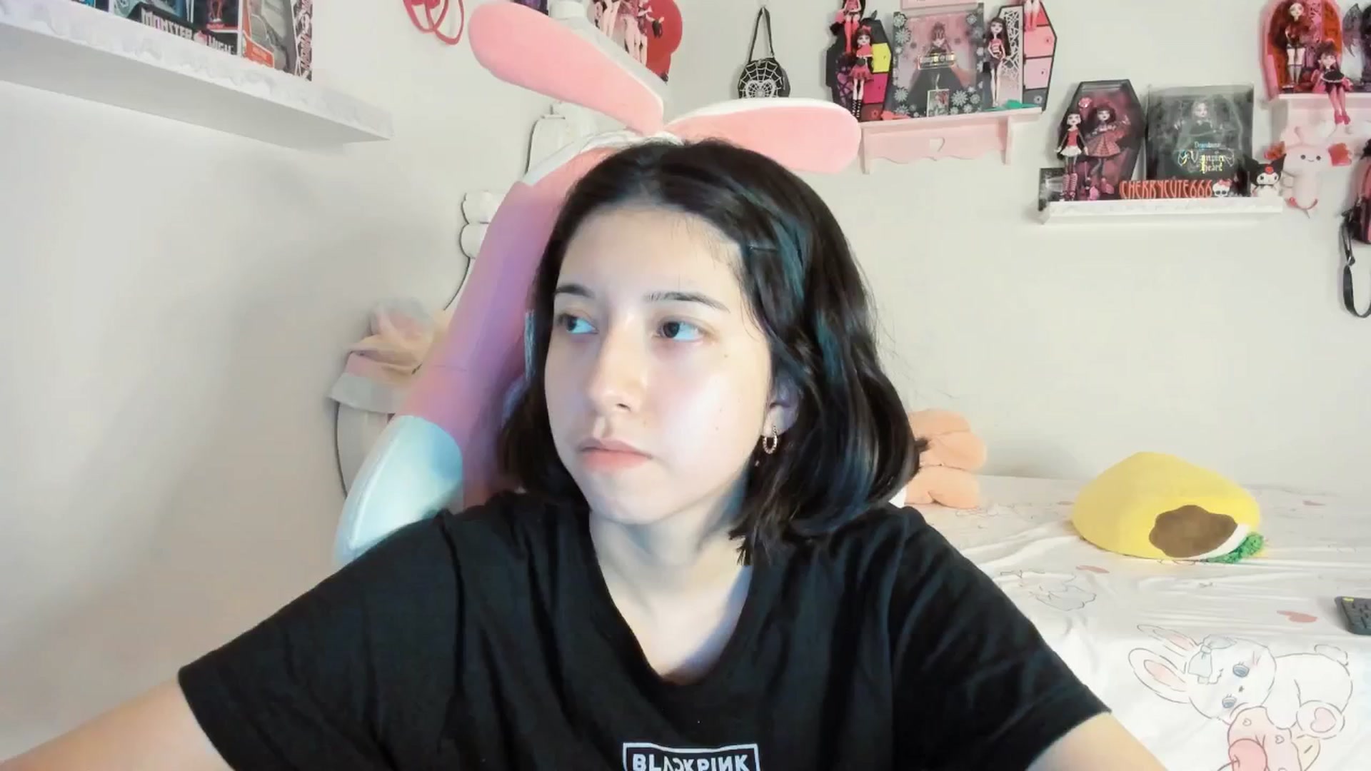 Gallery image thumbnail from Cherrycute666's myfreecams stream on, 06/18/2025, 05:44 image 5 of 20