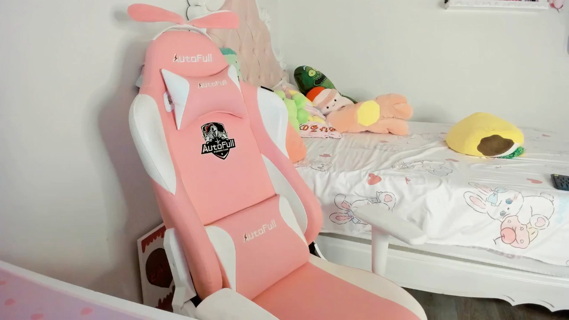 Gallery image thumbnail from Cherrycute666's myfreecams stream on, 06/18/2025, 05:44 image 13 of 20