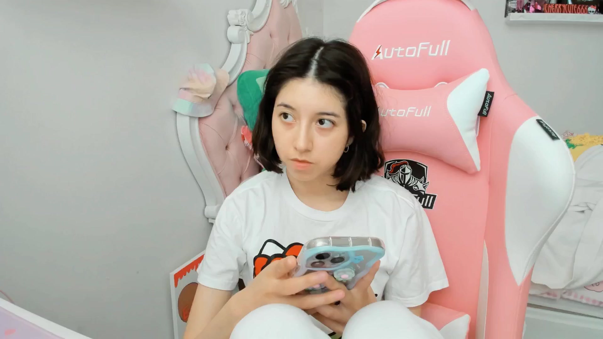 Gallery image thumbnail from Cherrycute666's myfreecams stream on, 06/18/2025, 21:14 image 16 of 20