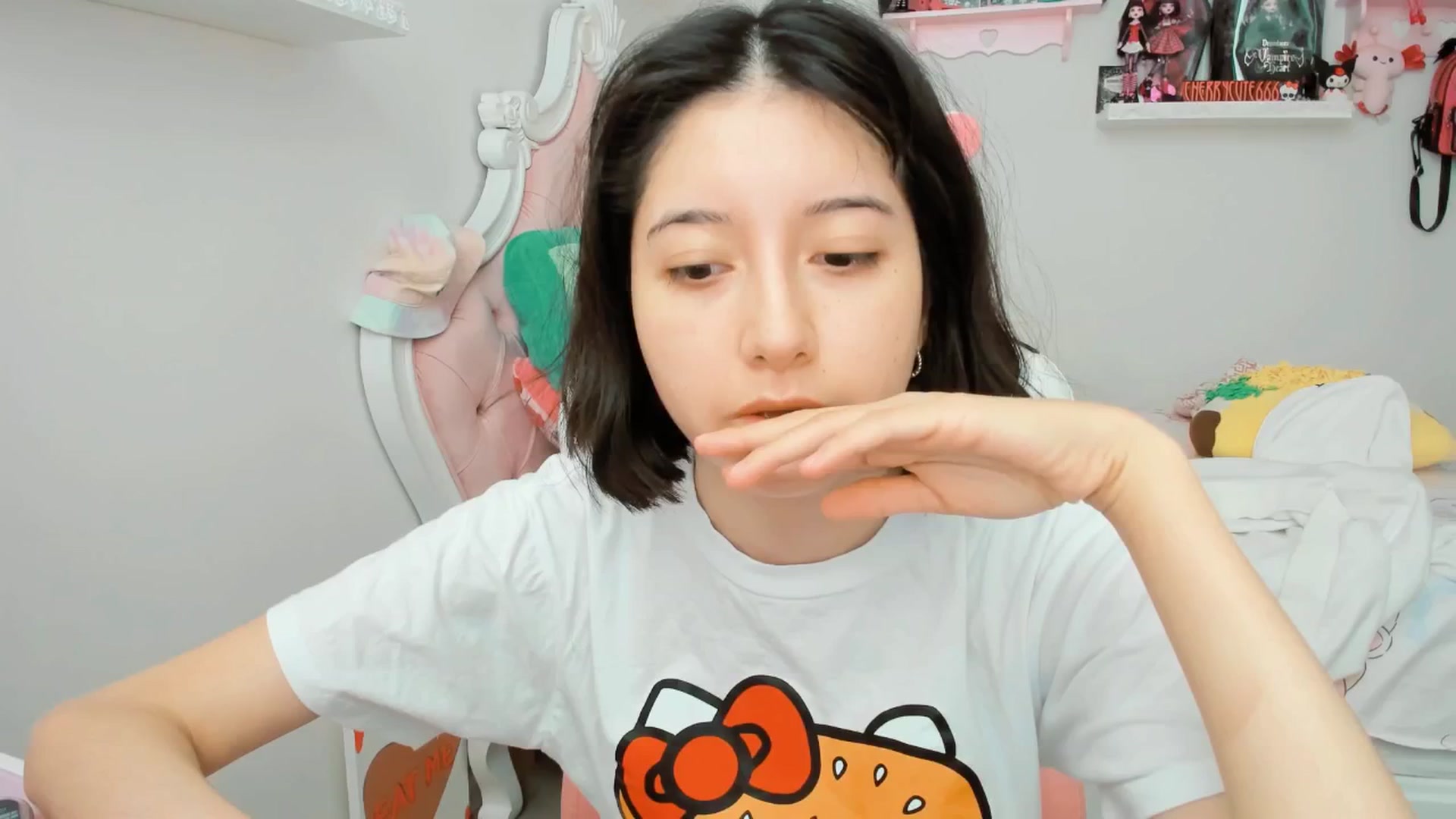Gallery image thumbnail from Cherrycute666's myfreecams stream on, 06/18/2025, 21:14 image 1 of 20
