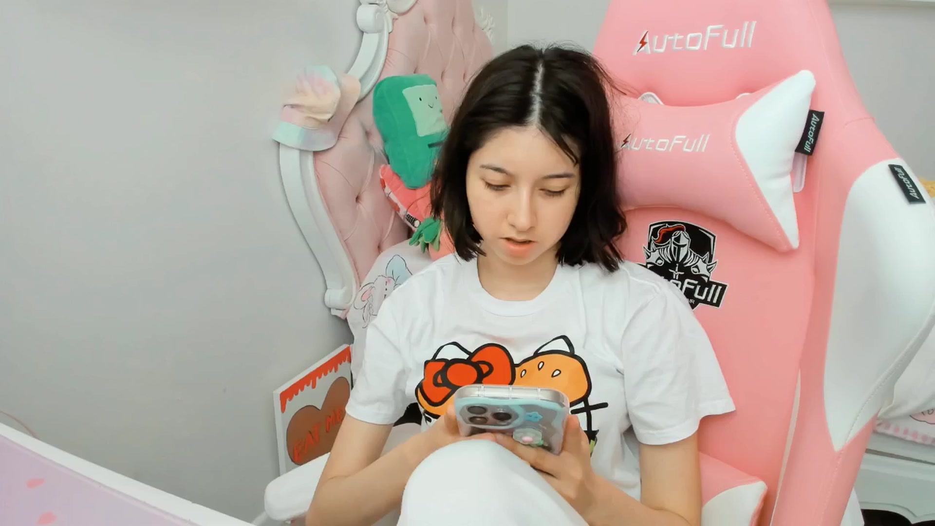 Gallery image thumbnail from Cherrycute666's myfreecams stream on, 06/18/2025, 21:14 image 6 of 20