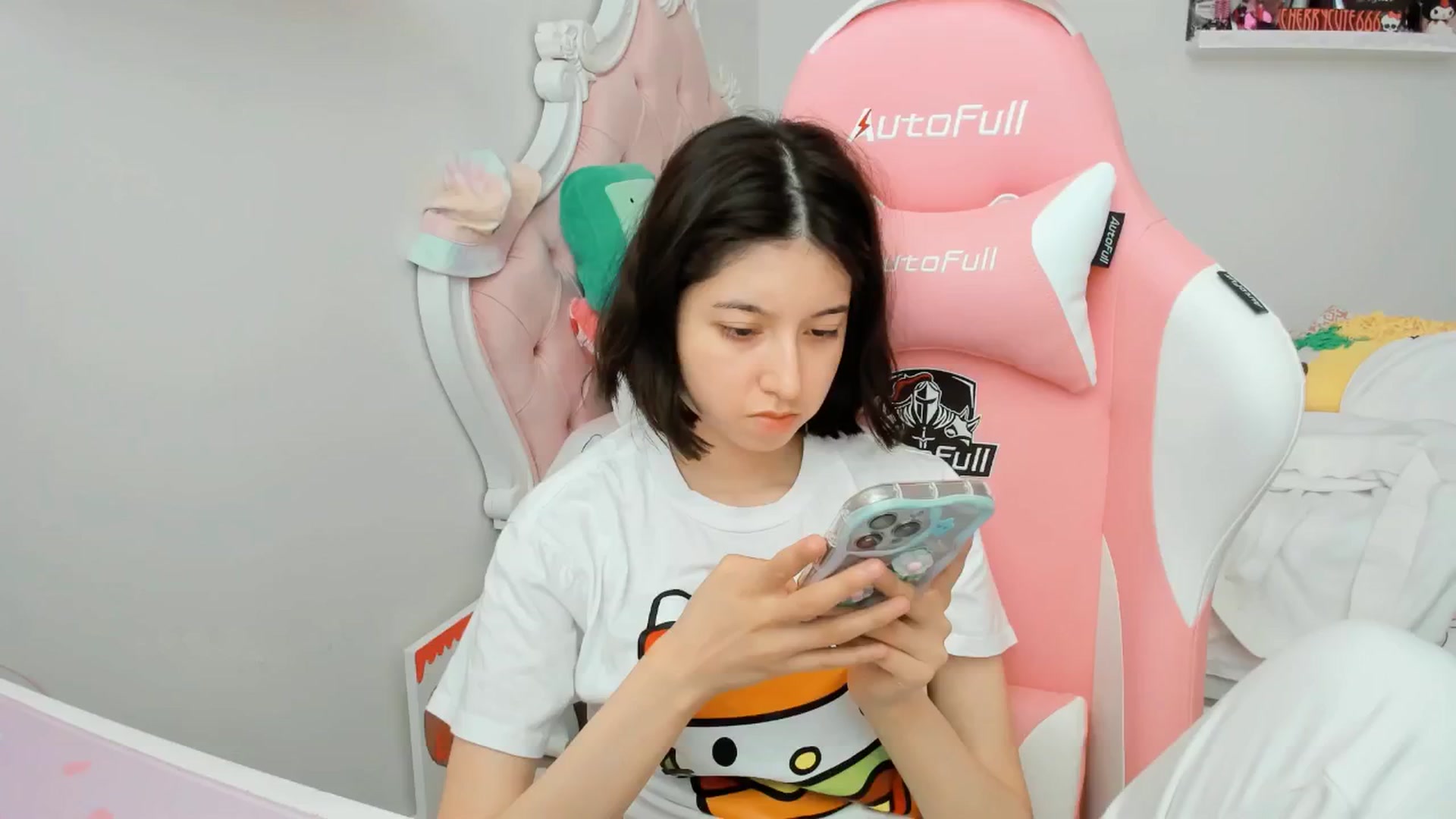 Gallery image thumbnail from Cherrycute666's myfreecams stream on, 06/18/2025, 21:14 image 4 of 20