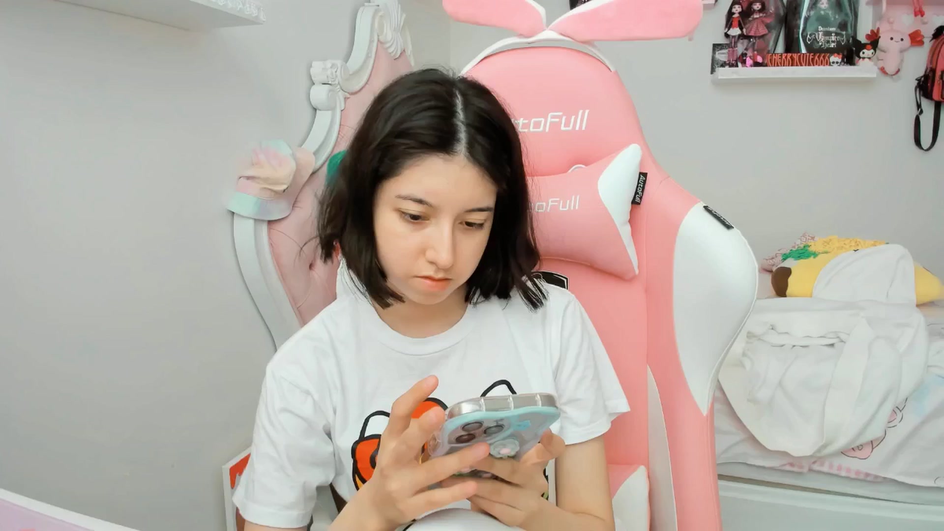 Gallery image thumbnail from Cherrycute666's myfreecams stream on, 06/18/2025, 21:14 image 2 of 20