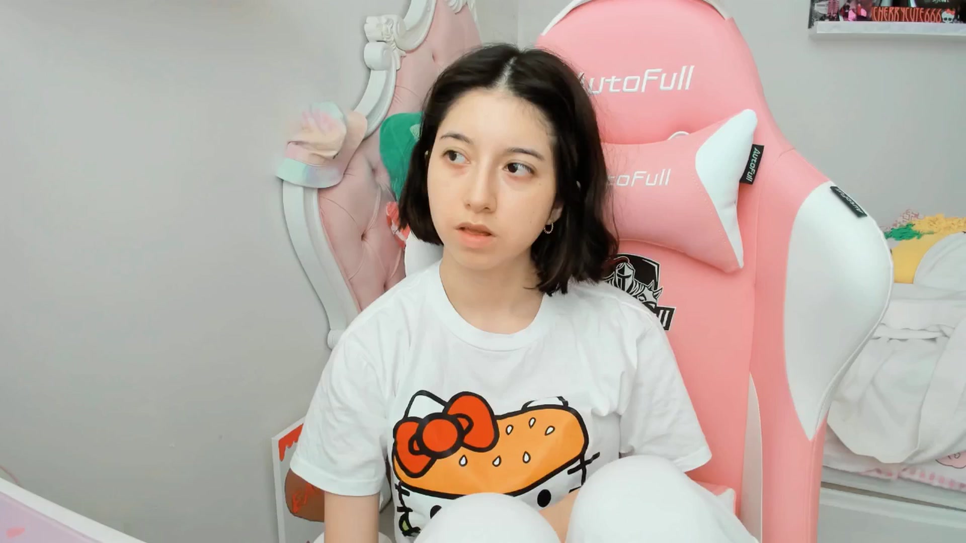 Gallery image thumbnail from Cherrycute666's myfreecams stream on, 06/18/2025, 21:14 image 12 of 20