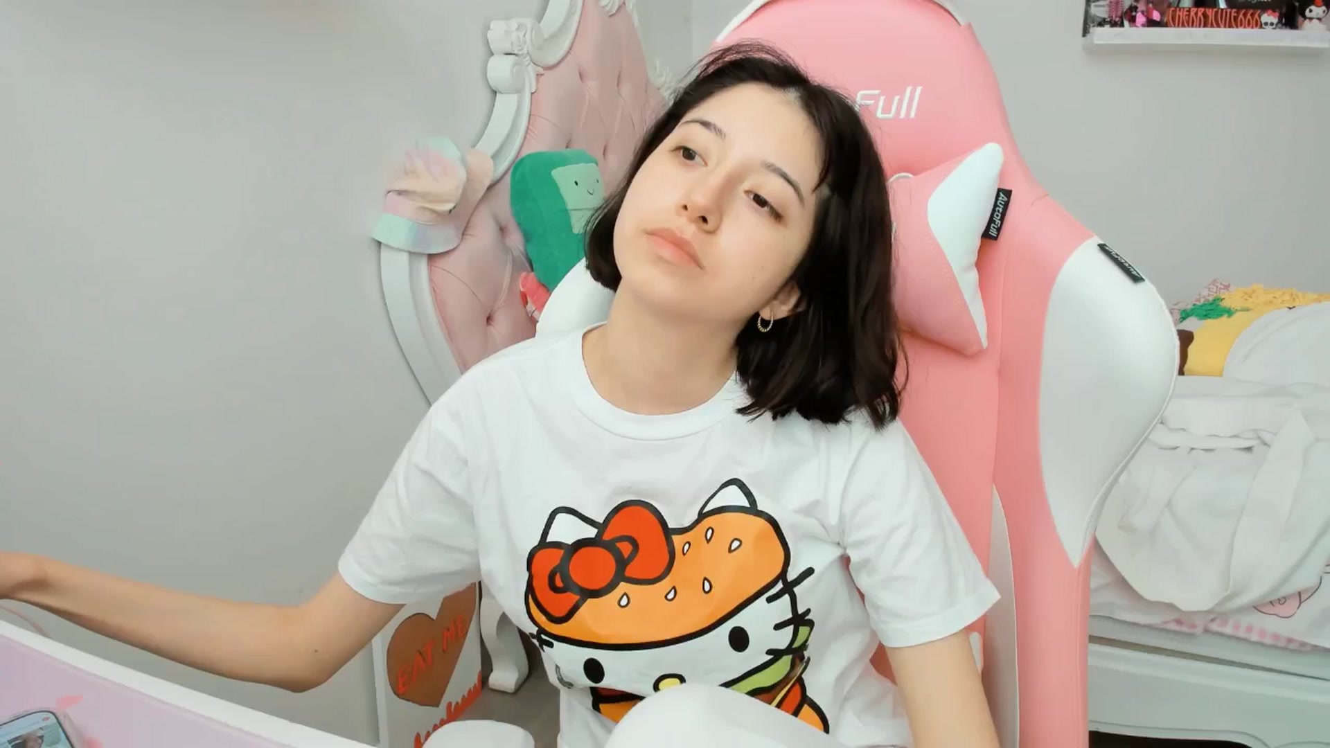 Gallery image thumbnail from Cherrycute666's myfreecams stream on, 06/18/2025, 21:14 image 3 of 20