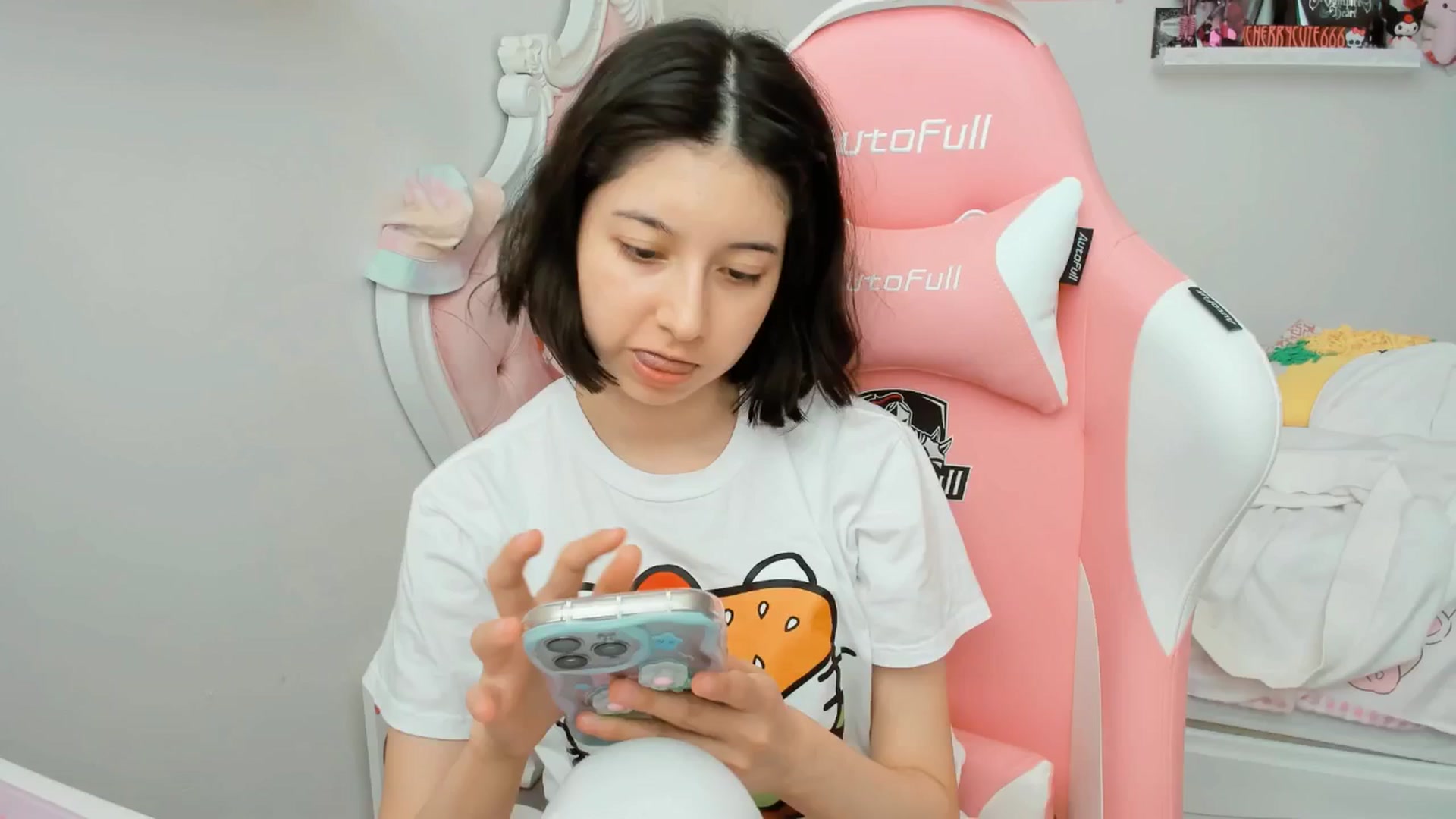 Gallery image thumbnail from Cherrycute666's myfreecams stream on, 06/18/2025, 21:14 image 8 of 20