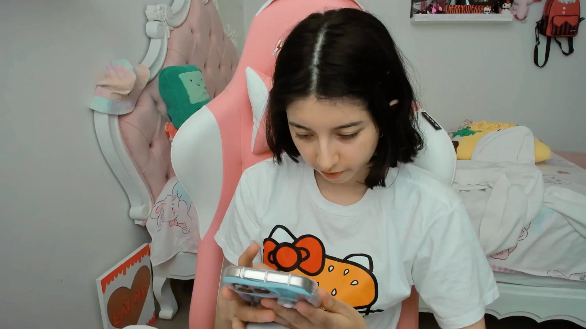 Gallery image thumbnail from Cherrycute666's myfreecams stream on, 06/18/2025, 21:14 image 20 of 20