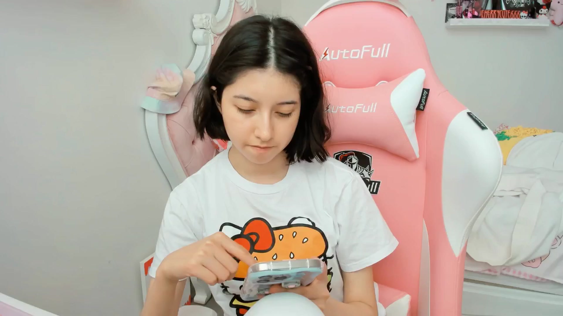 Gallery image thumbnail from Cherrycute666's myfreecams stream on, 06/18/2025, 21:14 image 9 of 20