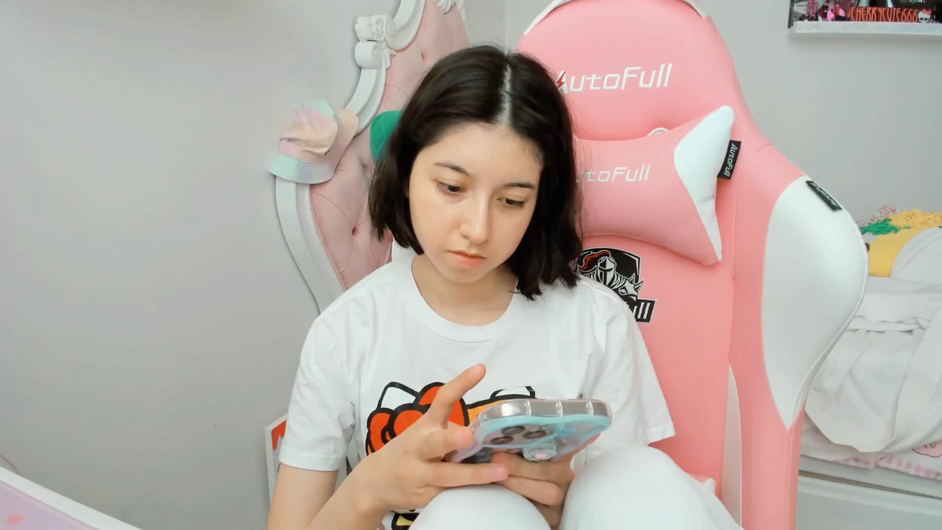 Gallery image thumbnail from Cherrycute666's myfreecams stream on, 06/18/2025, 21:14 image 13 of 20
