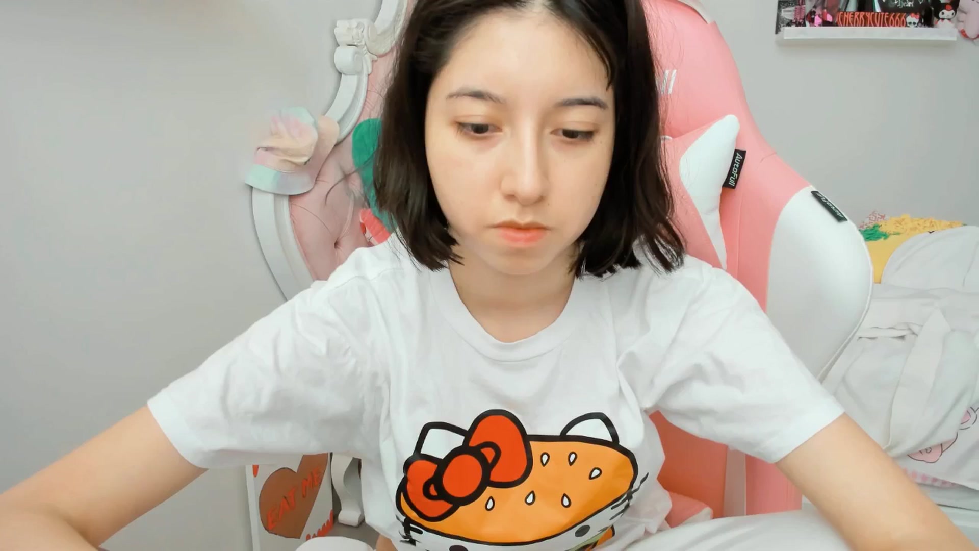 Gallery image thumbnail from Cherrycute666's myfreecams stream on, 06/18/2025, 21:14 image 7 of 20