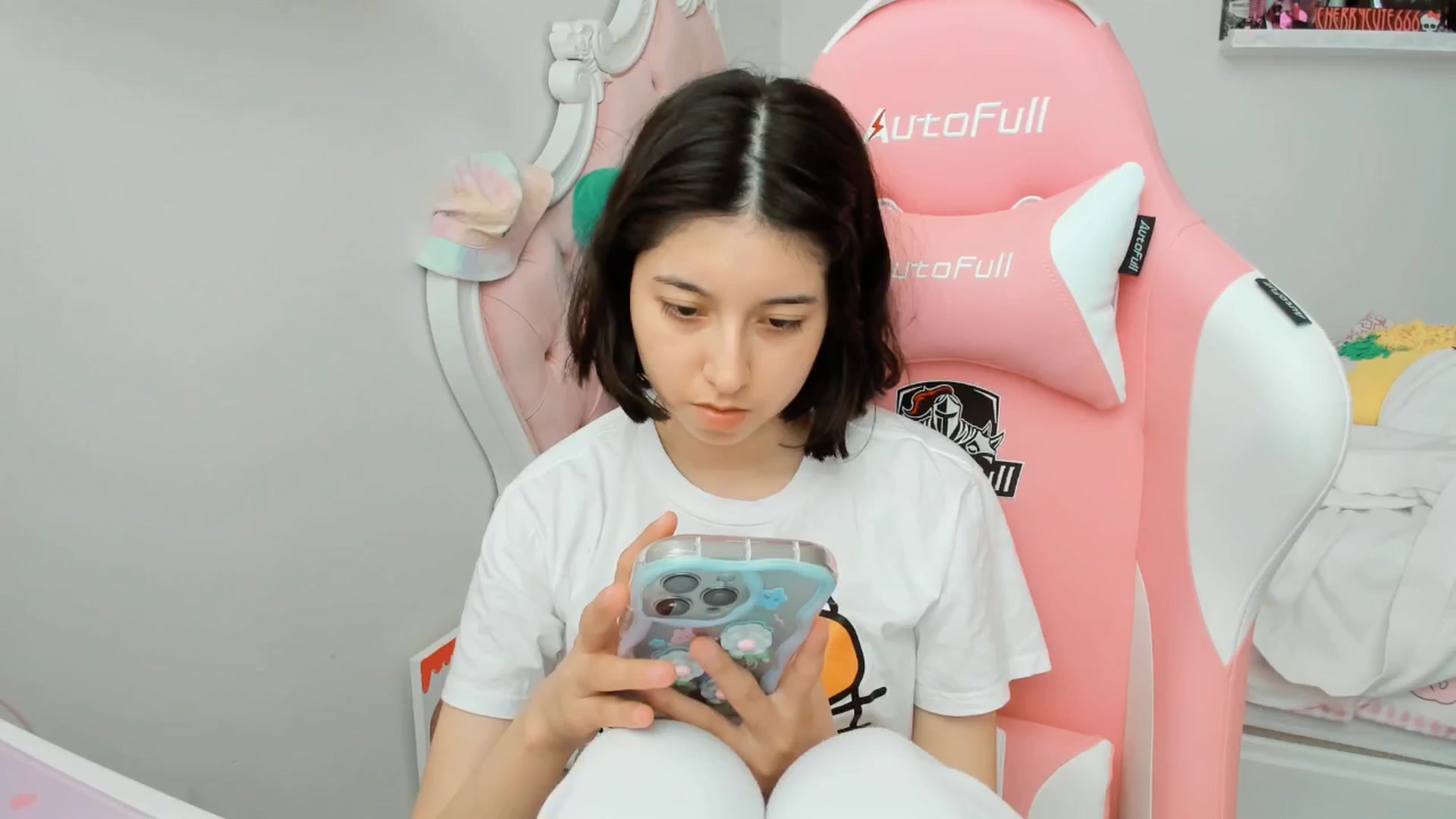 Gallery image thumbnail from Cherrycute666's myfreecams stream on, 06/18/2025, 21:14 image 15 of 20