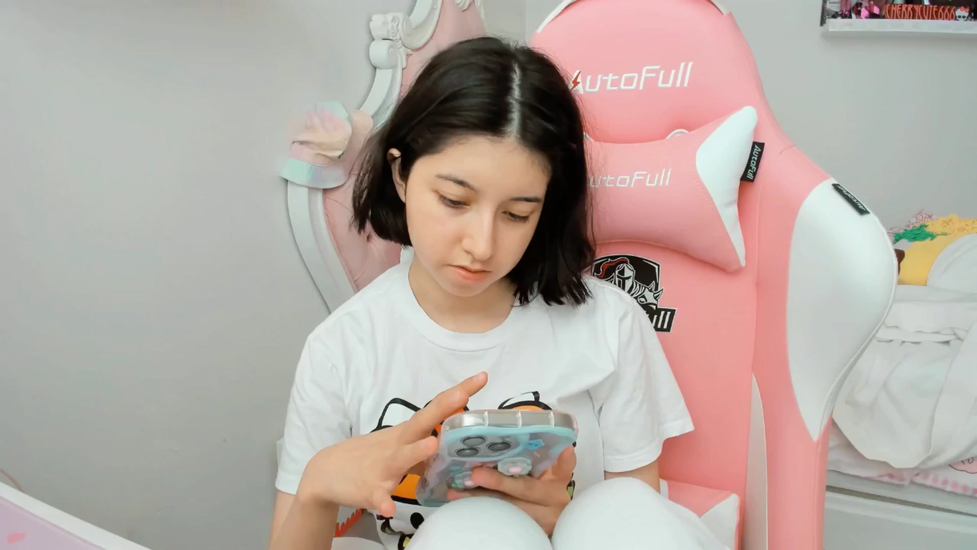 Gallery image thumbnail from Cherrycute666's myfreecams stream on, 06/18/2025, 21:14 image 10 of 20