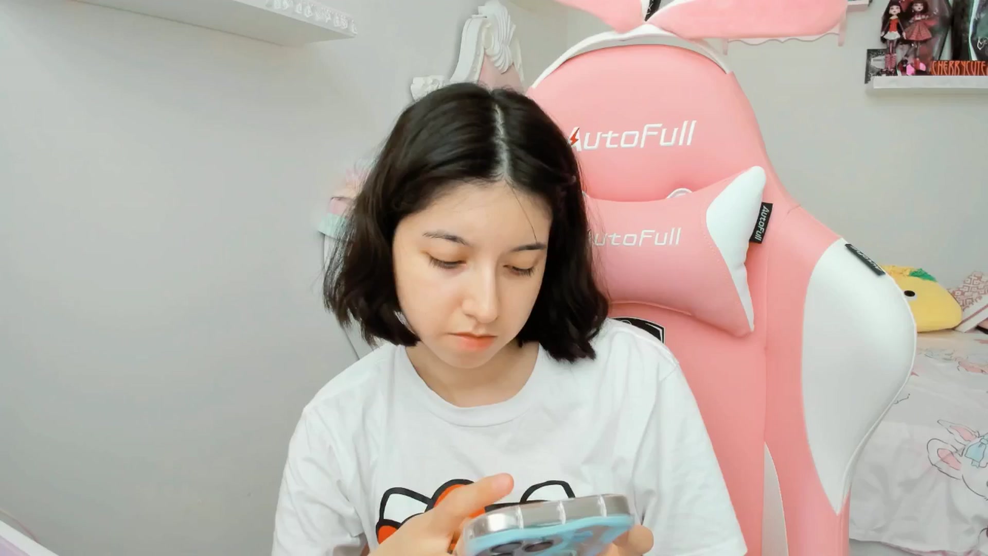 Gallery image thumbnail from Cherrycute666's myfreecams stream on, 06/18/2025, 23:27 image 7 of 20