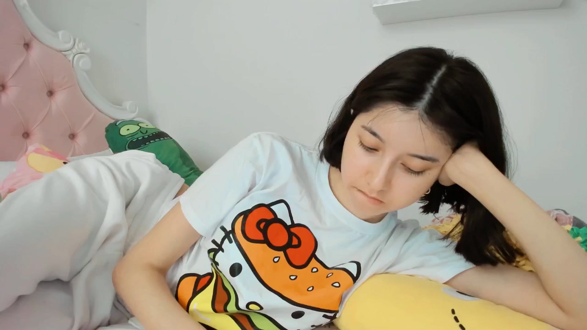 Gallery image thumbnail from Cherrycute666's myfreecams stream on, 06/18/2025, 23:27 image 12 of 20