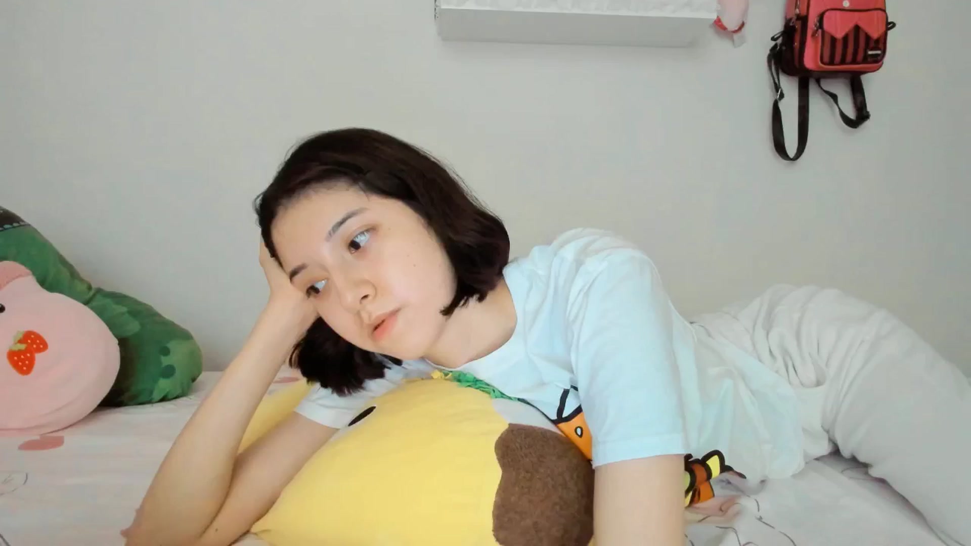 Gallery image thumbnail from Cherrycute666's myfreecams stream on, 06/18/2025, 23:27 image 17 of 20